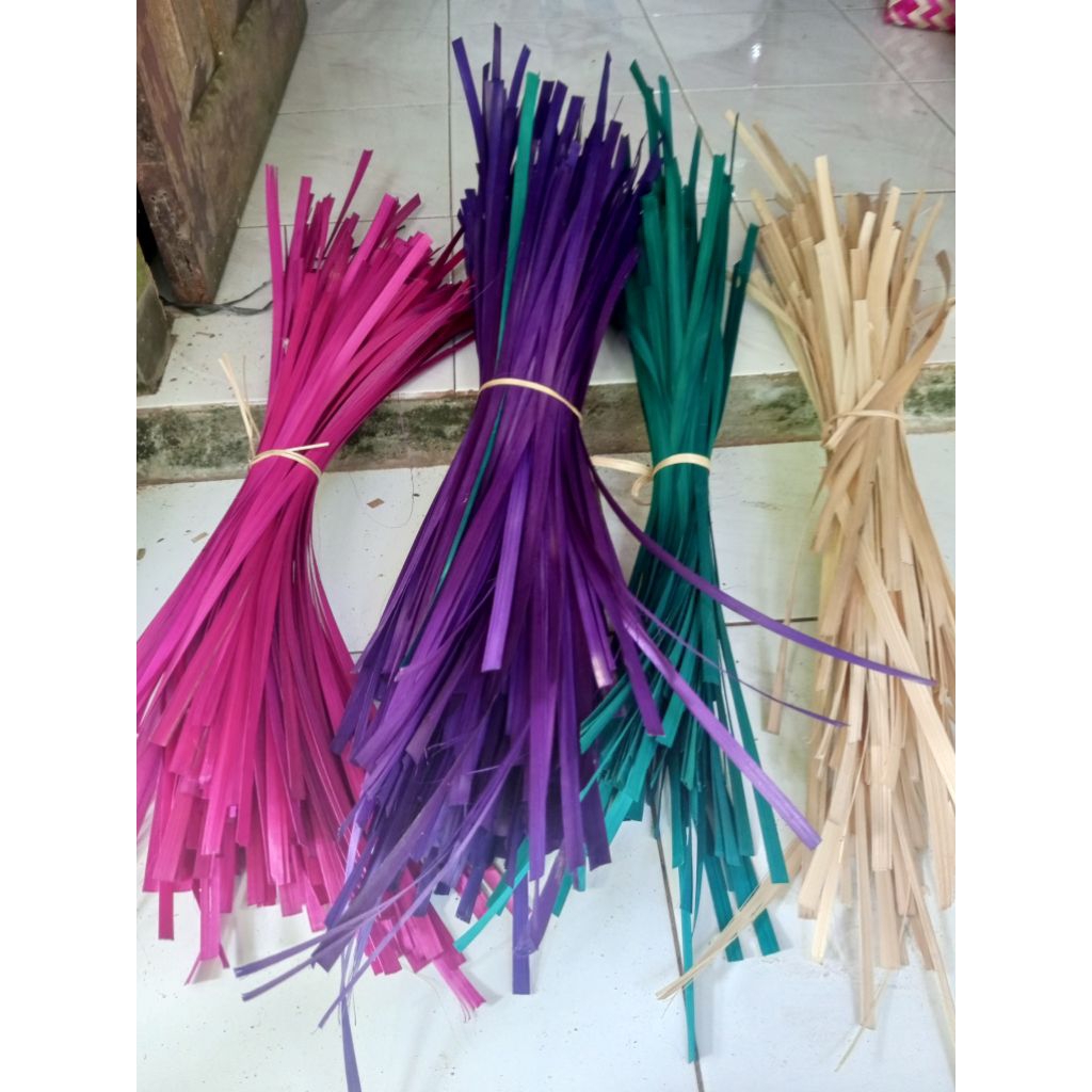 Iratan Bambu Warna 50cm Isi 100 Biji Bahan Anyaman Kerajinan Prakarya Sekolah