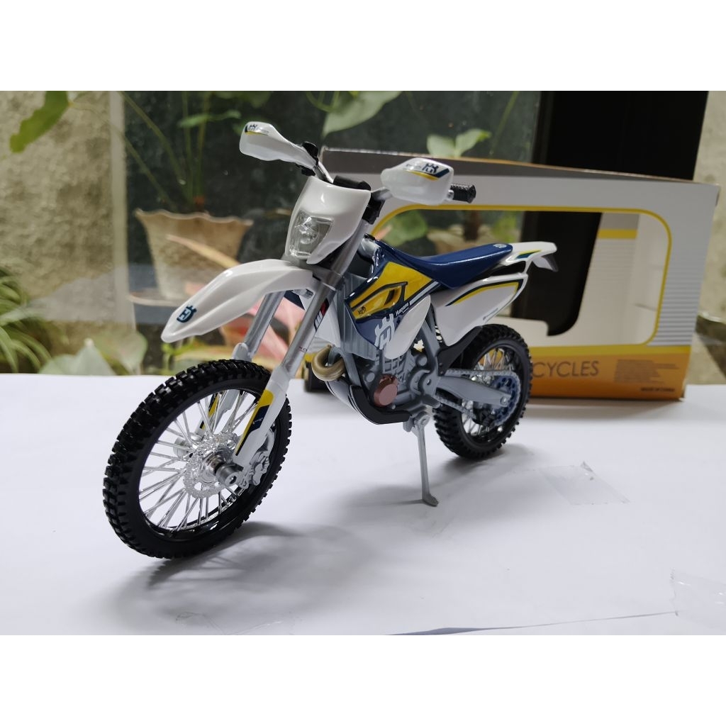 Diecast motor trail Husqvarna FE 501 miniatur motorcross ori asli maisto 1:12 terlaris murah