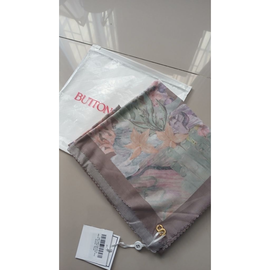 New Buttonscarves as is Mermaid TLM 1 taupe no box sale