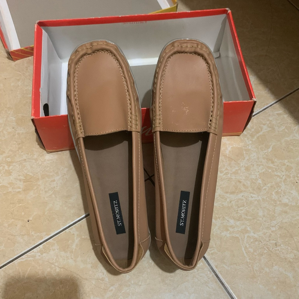 PRELOVED SEPATU WEDGES ST.MORITZ HAK TAHU