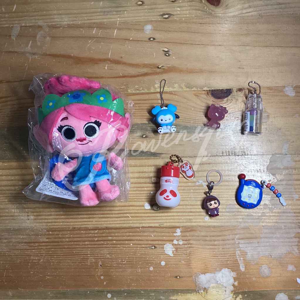 Trinkets Keychain Mejirushi Tamagotchi Shinchan Plush Poppy Twice Sanrio