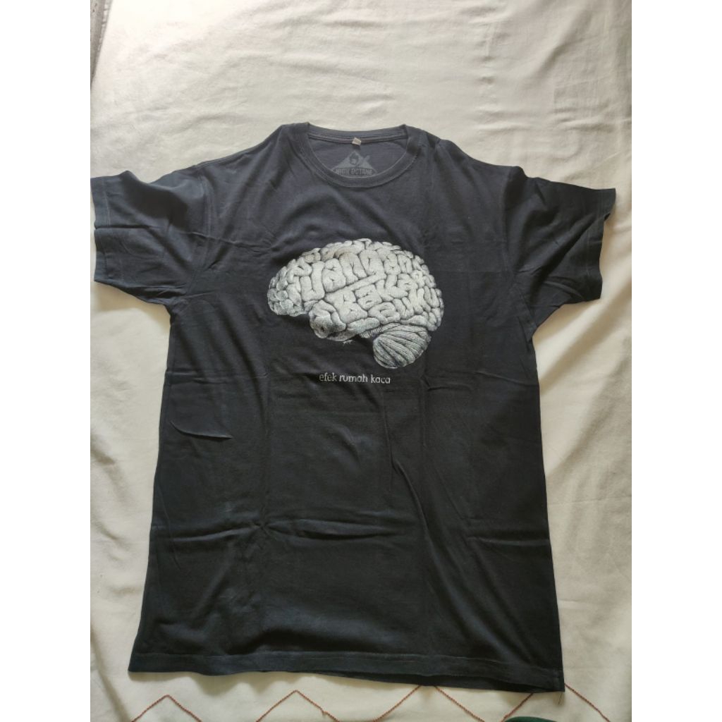 Kaos band Efek Rumah Kaca Jangan Bakar Buku (preloved) ukuran M