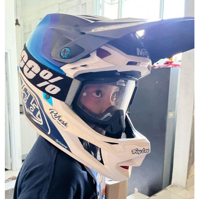 HELM SEPEDA TLD D4 CARBON BEKAS KONDISI BAIK