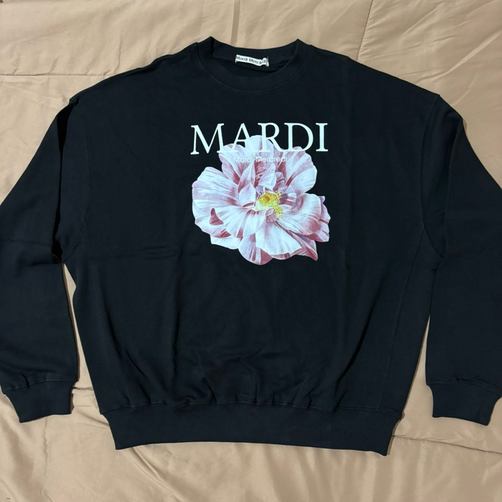 mardi mercredi flowers crewneck