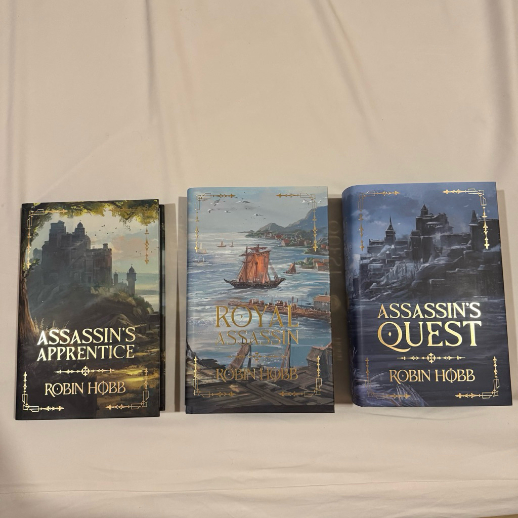 [NEW] HC The Farseer Trilogy by Robin Hobb - Illumicrate Edition