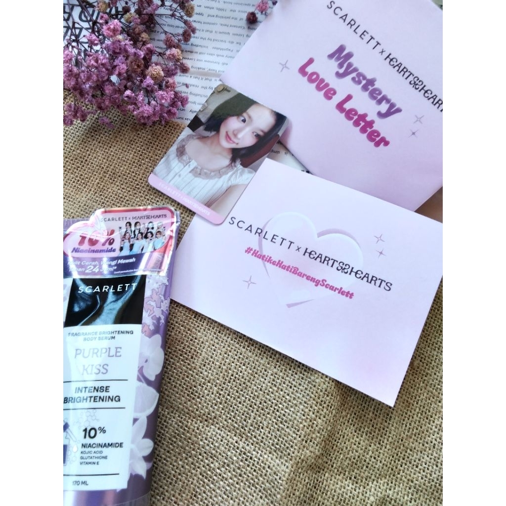 [ OFFICIAL ] Bundling Set Photocard Jiwoo Hearts2Hearts dan Produk Scarlett Body Serum Varian Purple
