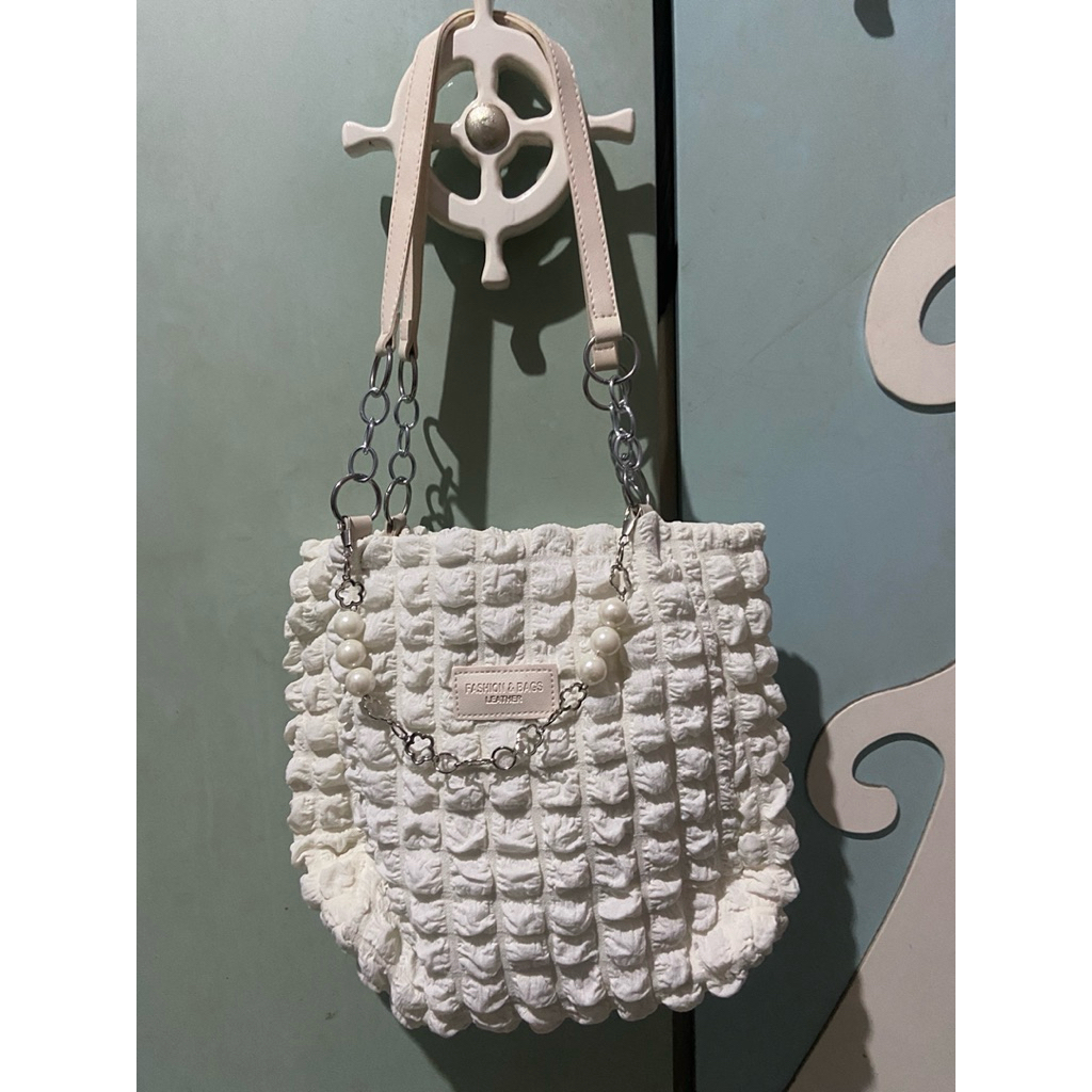 Tas Selempang Wanita Fashion Tali Beaded - Model Awan, Kapasitas Besar, Warna Putih & Pink