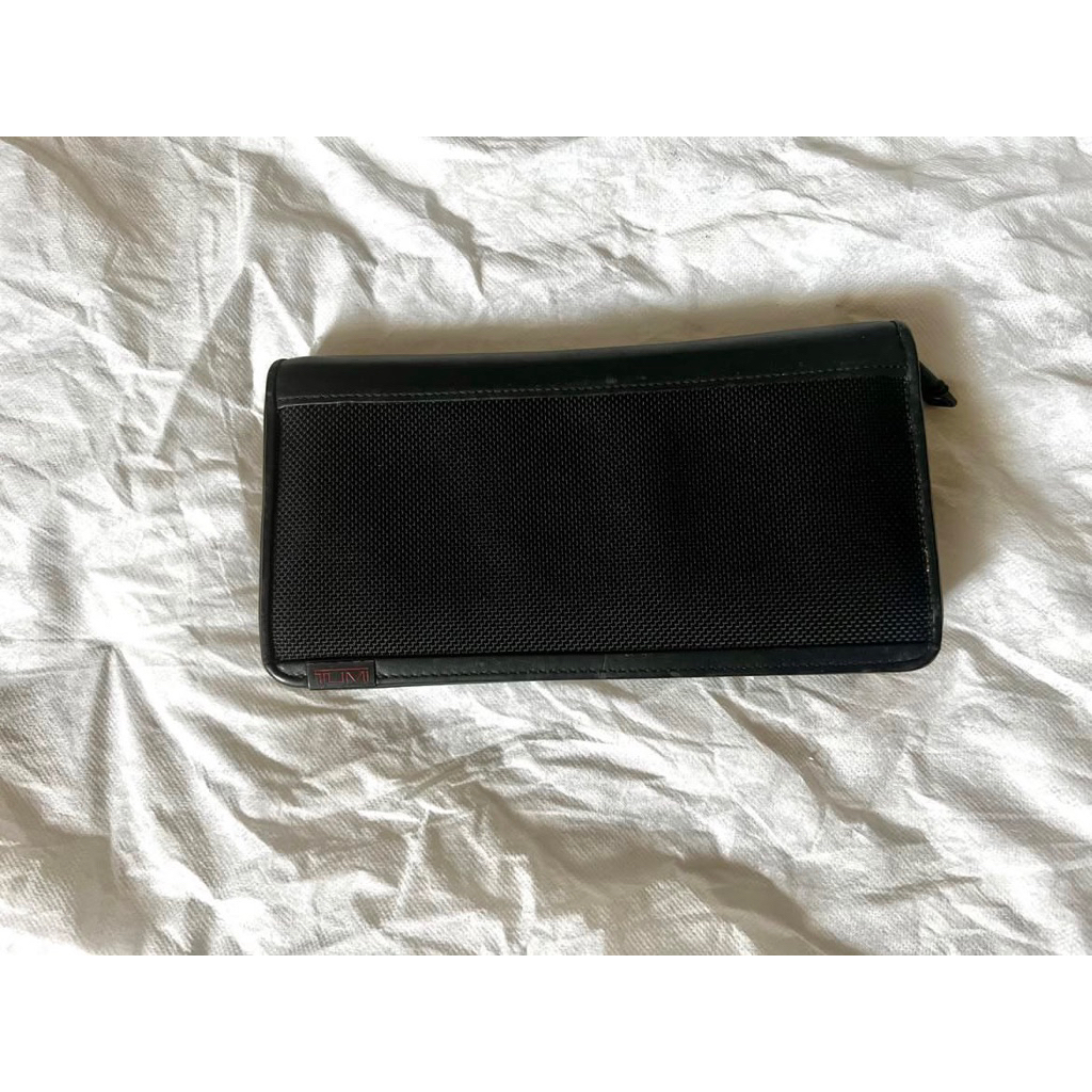dompet tumi