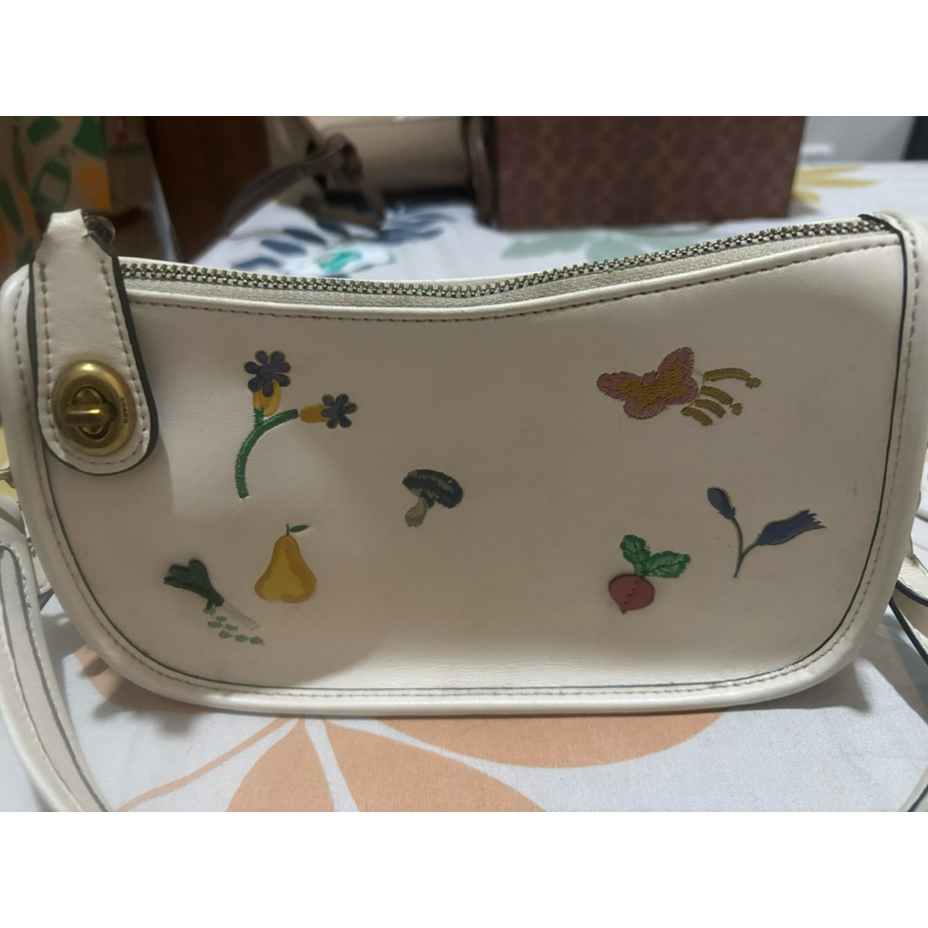 (PRELOVED) Ambyar Tas Coach 2776 Putih