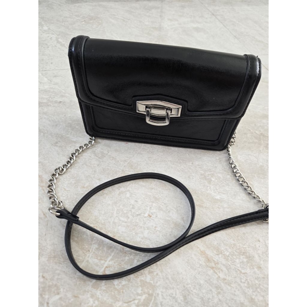 preloved tas stradivarius mini sling bag