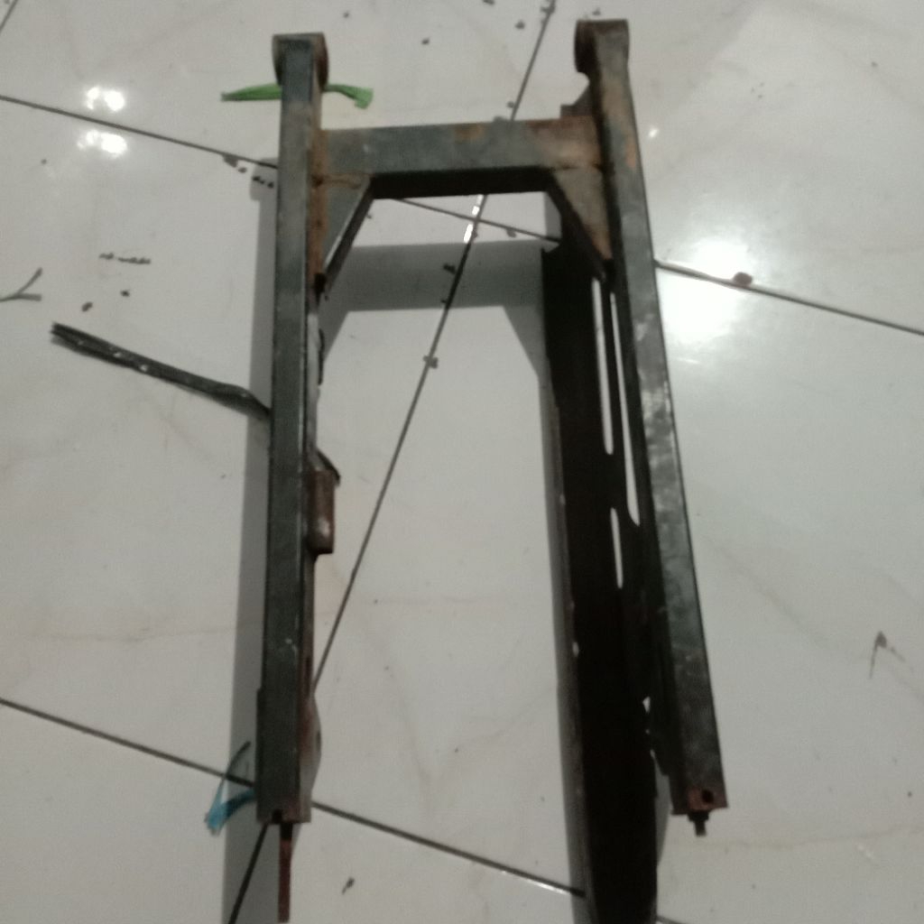 swing arm Shogun 125 fl