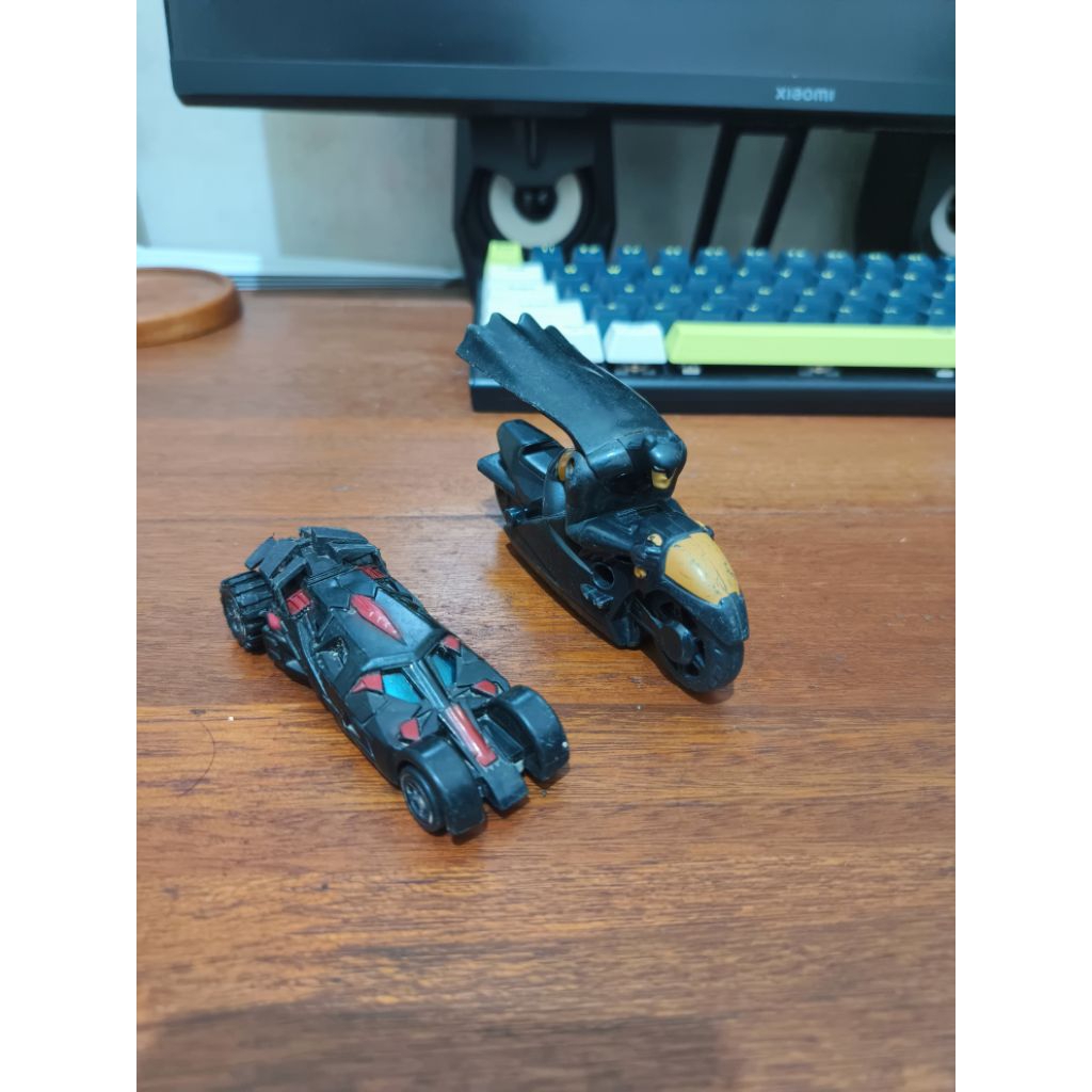 Batman dan mobil batman