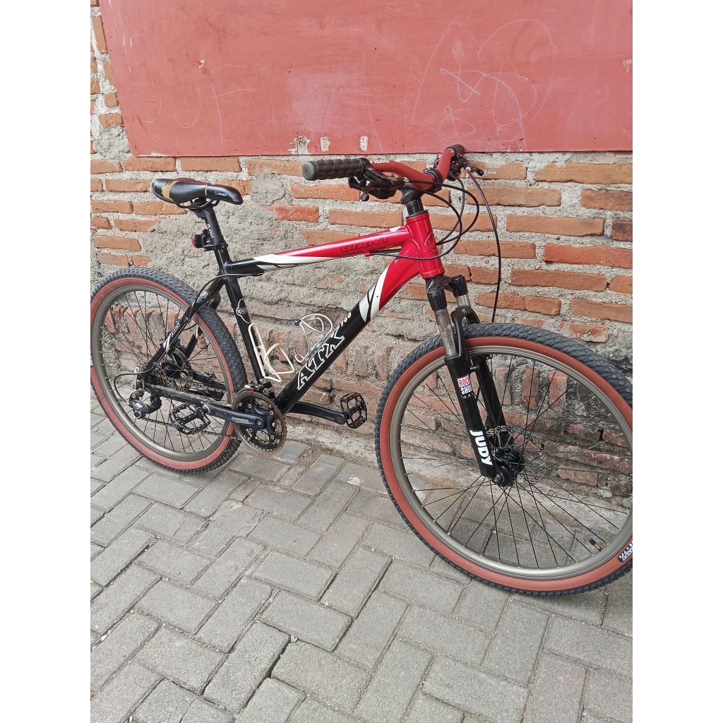 sepeda gunung Giant ATX760 ukurqn 26" size M.