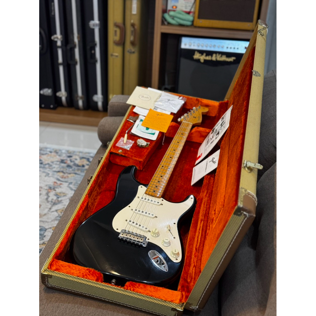 Fender American Vintage Ressiue 1957 (Avri 57) Stratocaster tahun 1993