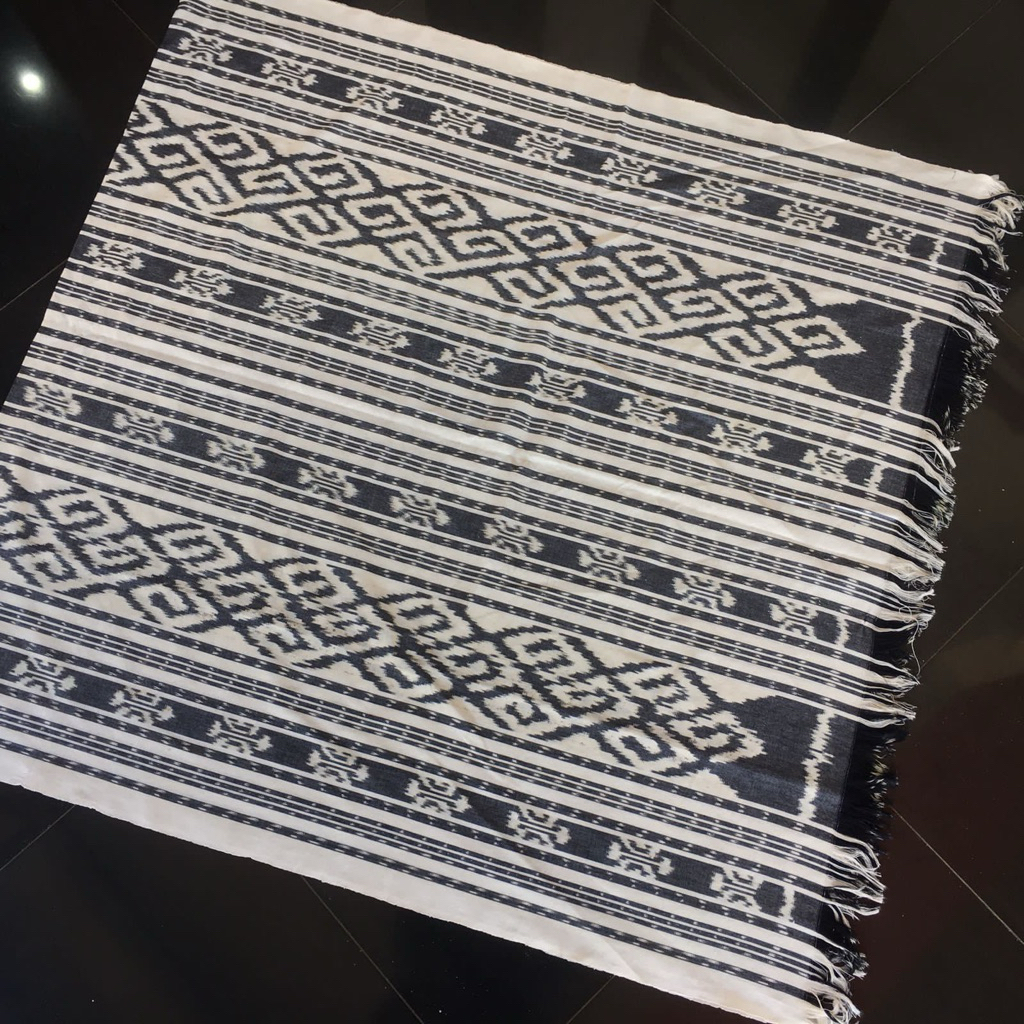 Kain Tenun Jepara Motif Toraja Hitam Putih