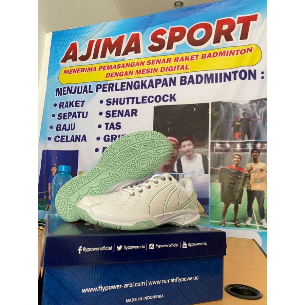 Sepatu badminton FLYPOWER