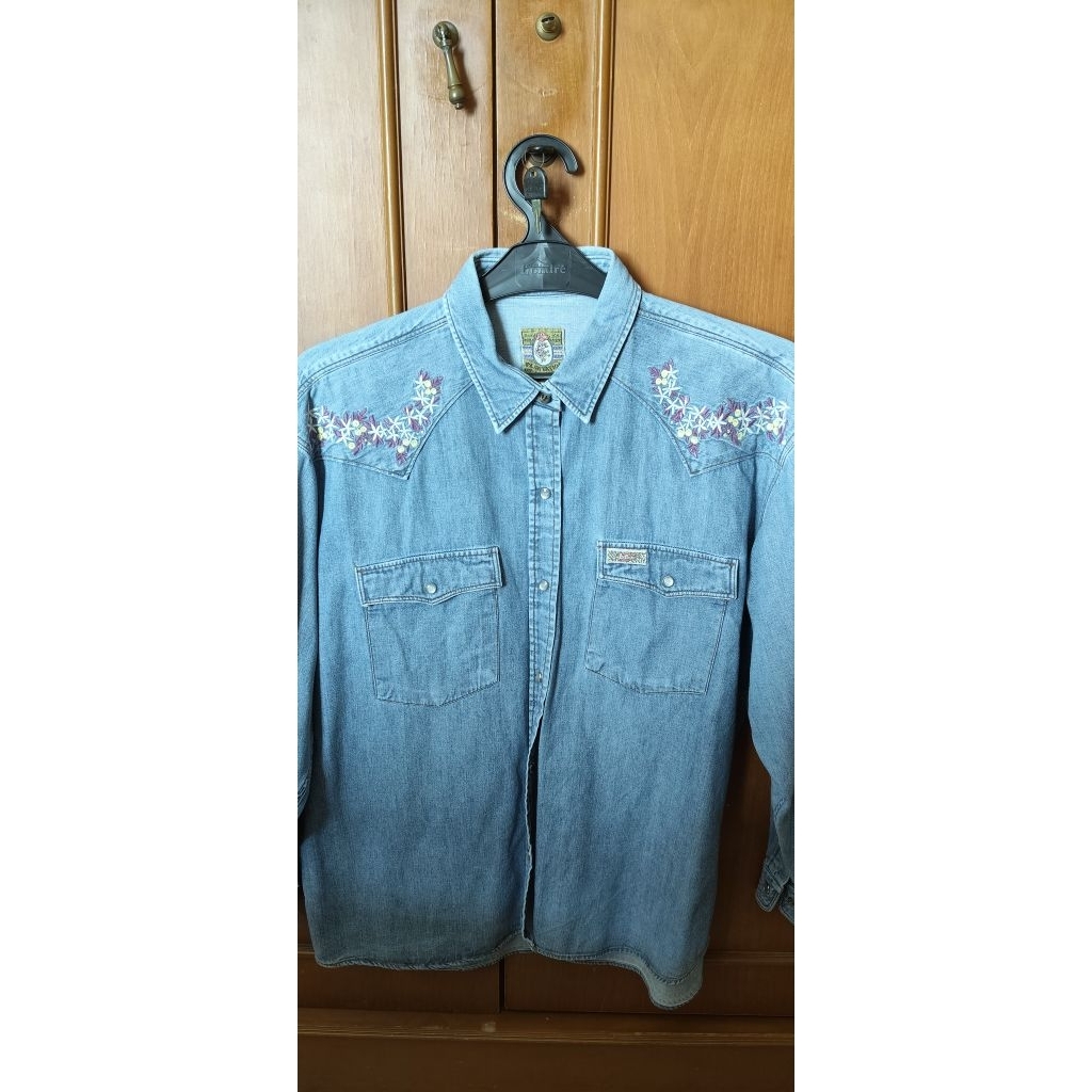 Kemeja Denim Unisex Lee Cooper