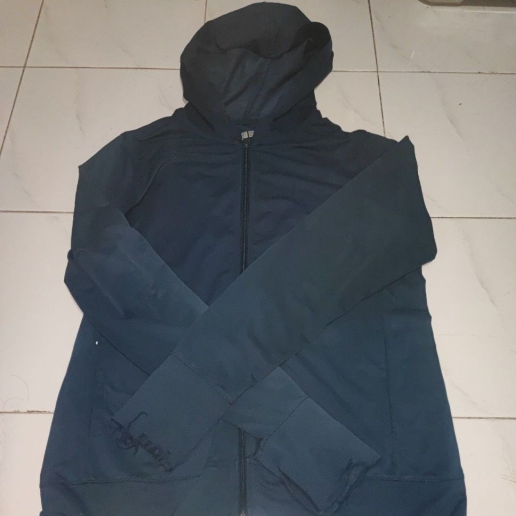 Jaket uni*lo uniqlo Airism Navy size XL Preloved
