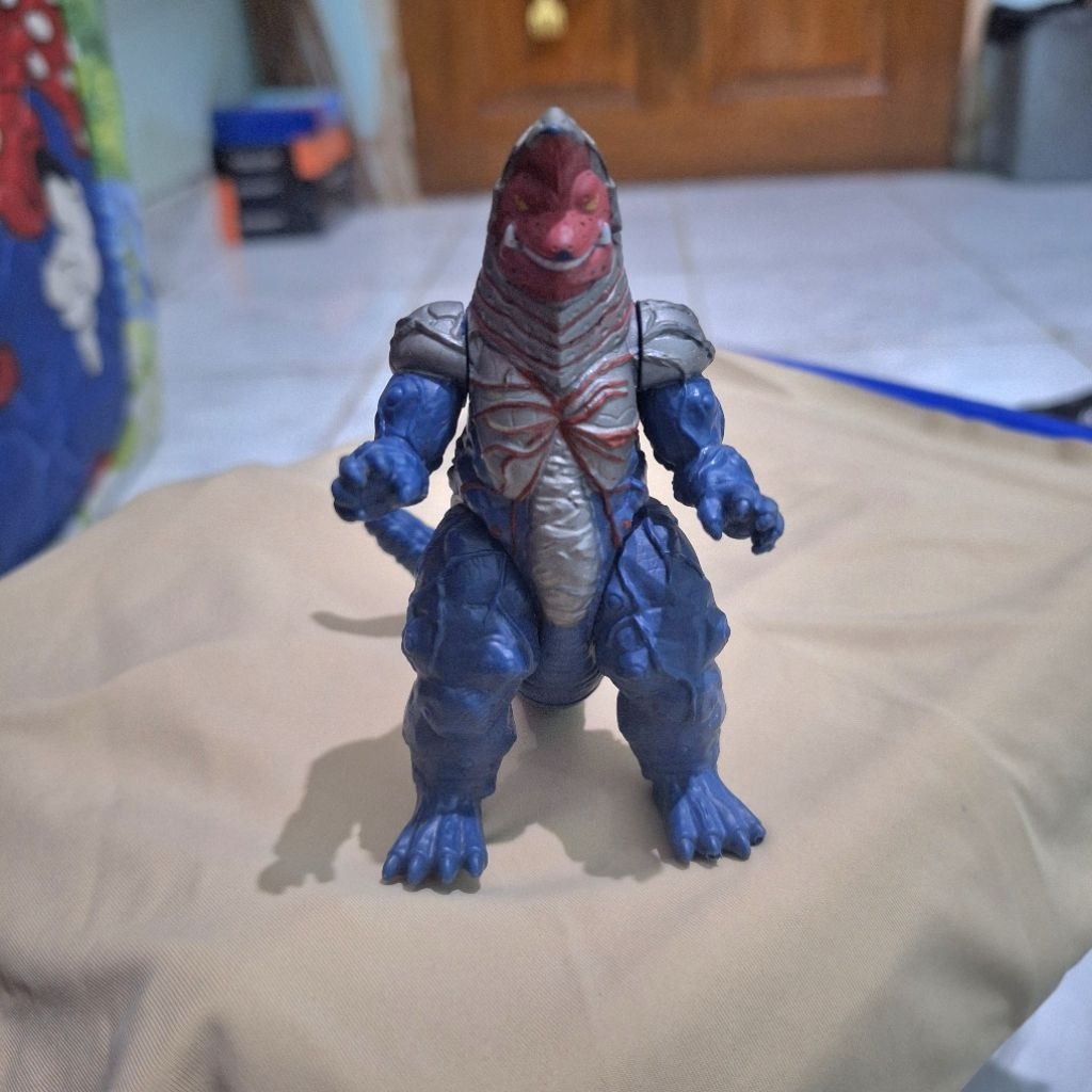 Figure Ultraman Fire Monster Golza Blue Bekas - Mainan Ultraman Figure