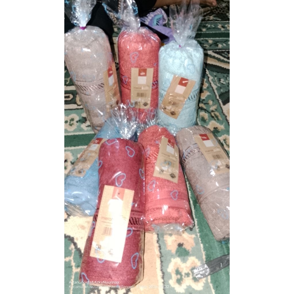 handuk merah putih grosir souvenir dan ecer