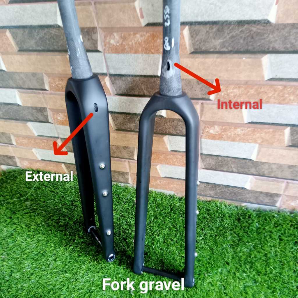 FORK GRAVEL 700C INNER WIDTH 65 MM FORK CARBON GRAVEL INTERNAL DAN EXTERNAL KABEL AXLE 100 MM