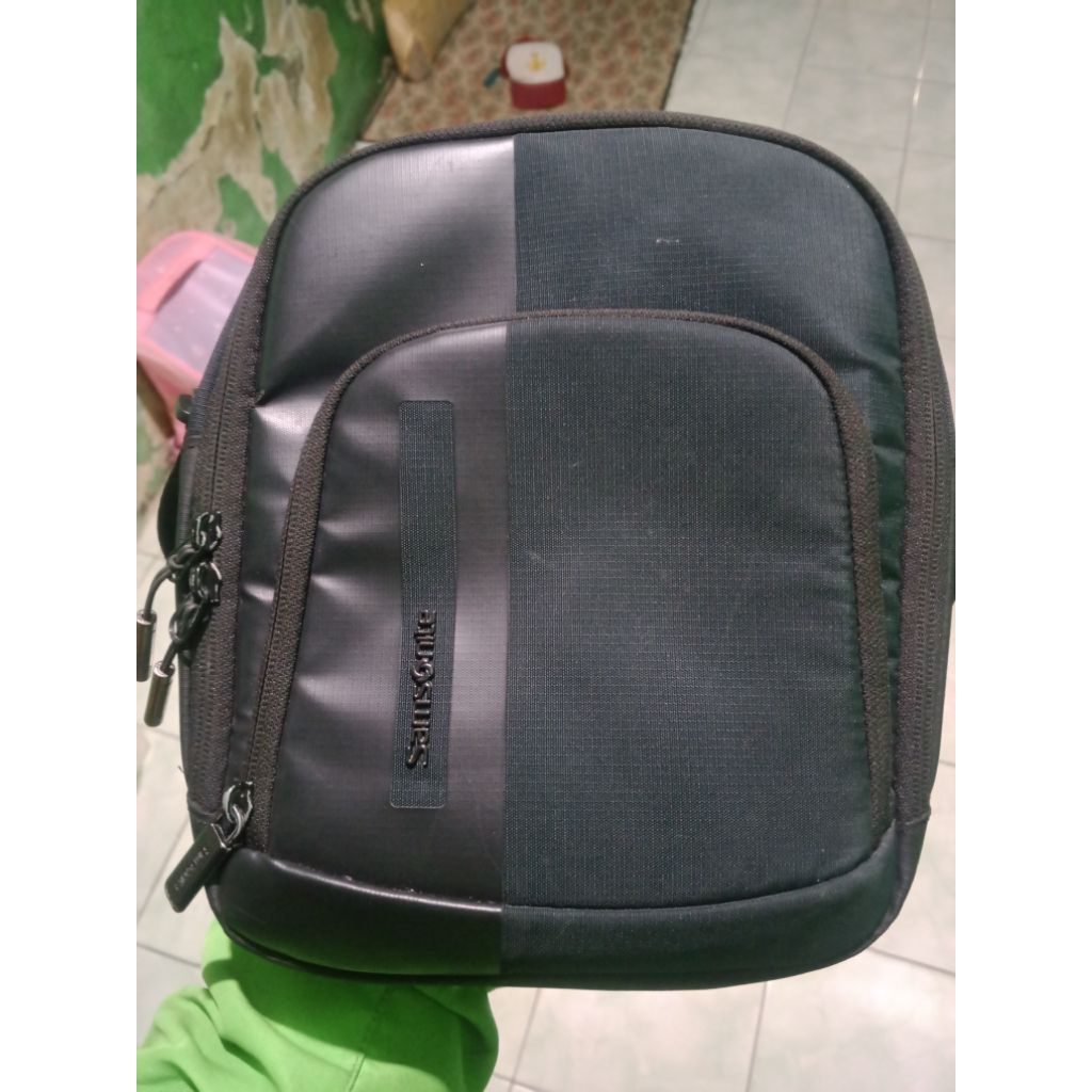 Tas slempang Samsonite biz2go crossover 9.7