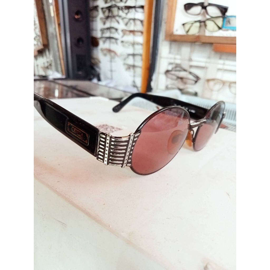 kacamata vintage antik Opera