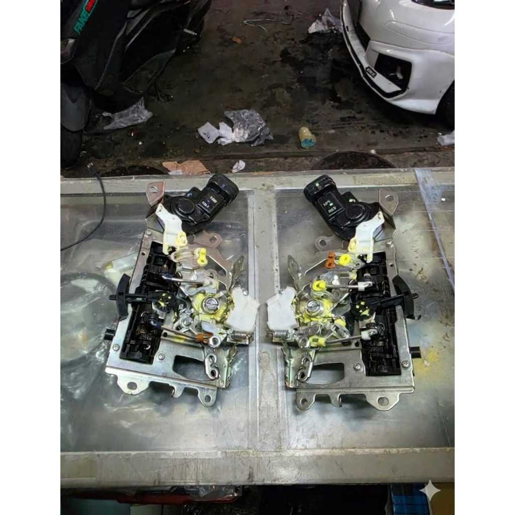 Handle Pintu Dalam Bagian Tengah Sliding Door Toyota Sienta
