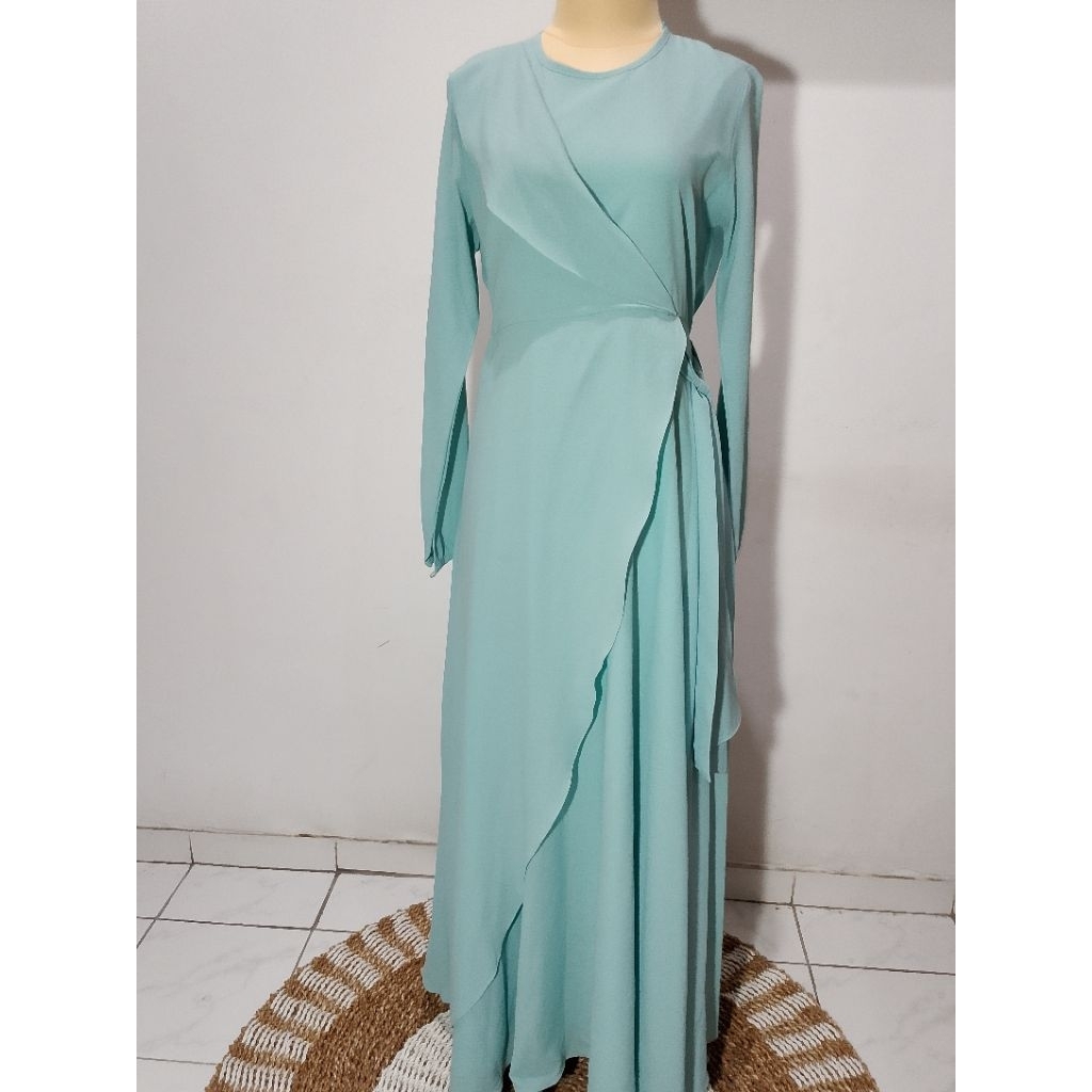 Dress Fey by Fera yg cantik warna biru muda dg aksen pita samping membuat kesan ramping