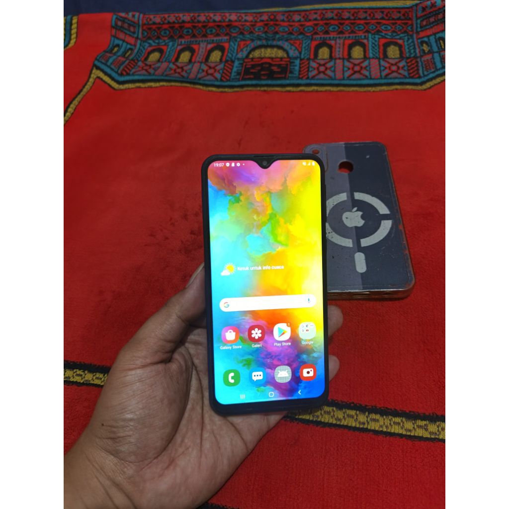 samsung m20 ram 3gb 32gb normal smua gransi resmi kamera bagus hp bekas murah