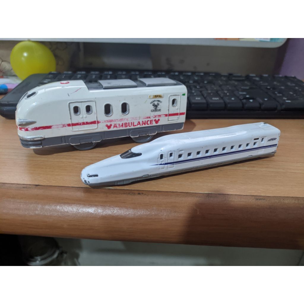 Diecast Tomica Kereta Shinkansen series N700 bonus gerbong Tomy diesney