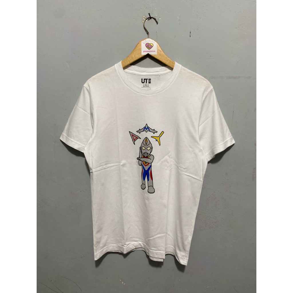 kaos uniqlo x ultraman
