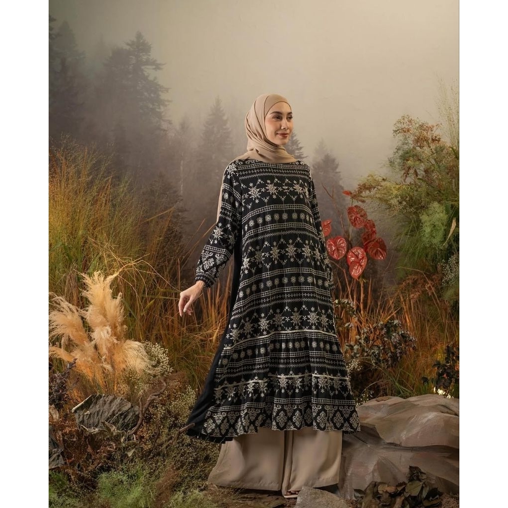 Zaura Midi Dress Heaven Lights