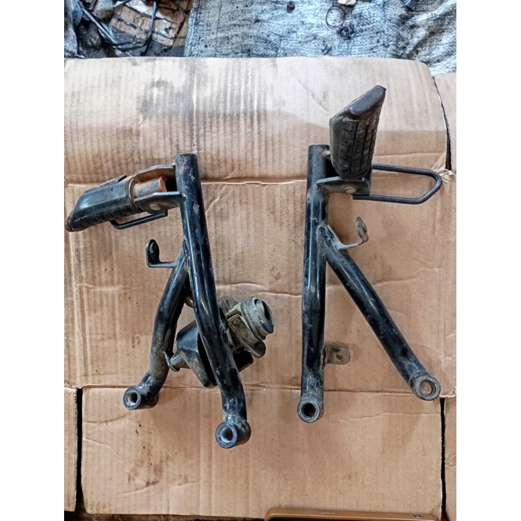 Step kanan kiri set Vario karbu 110/Vario techno 110 karbu original copotan