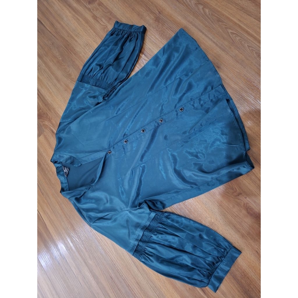 Atasan blus wanita warna hijau tua