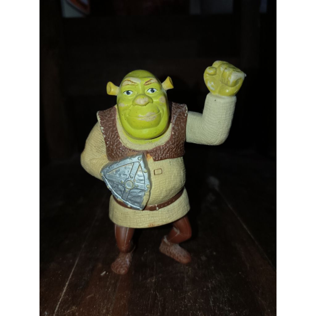 MCDONALD'S HAPPY MEAL 2010 SHREK WITH SHIELD WITH SHREK SHIELD 4 FOREVER AFTER