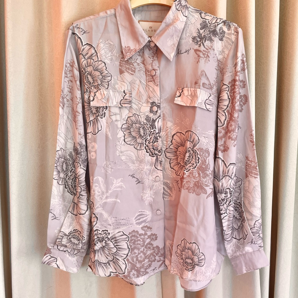wearing klamby chloe shirt size L preloved