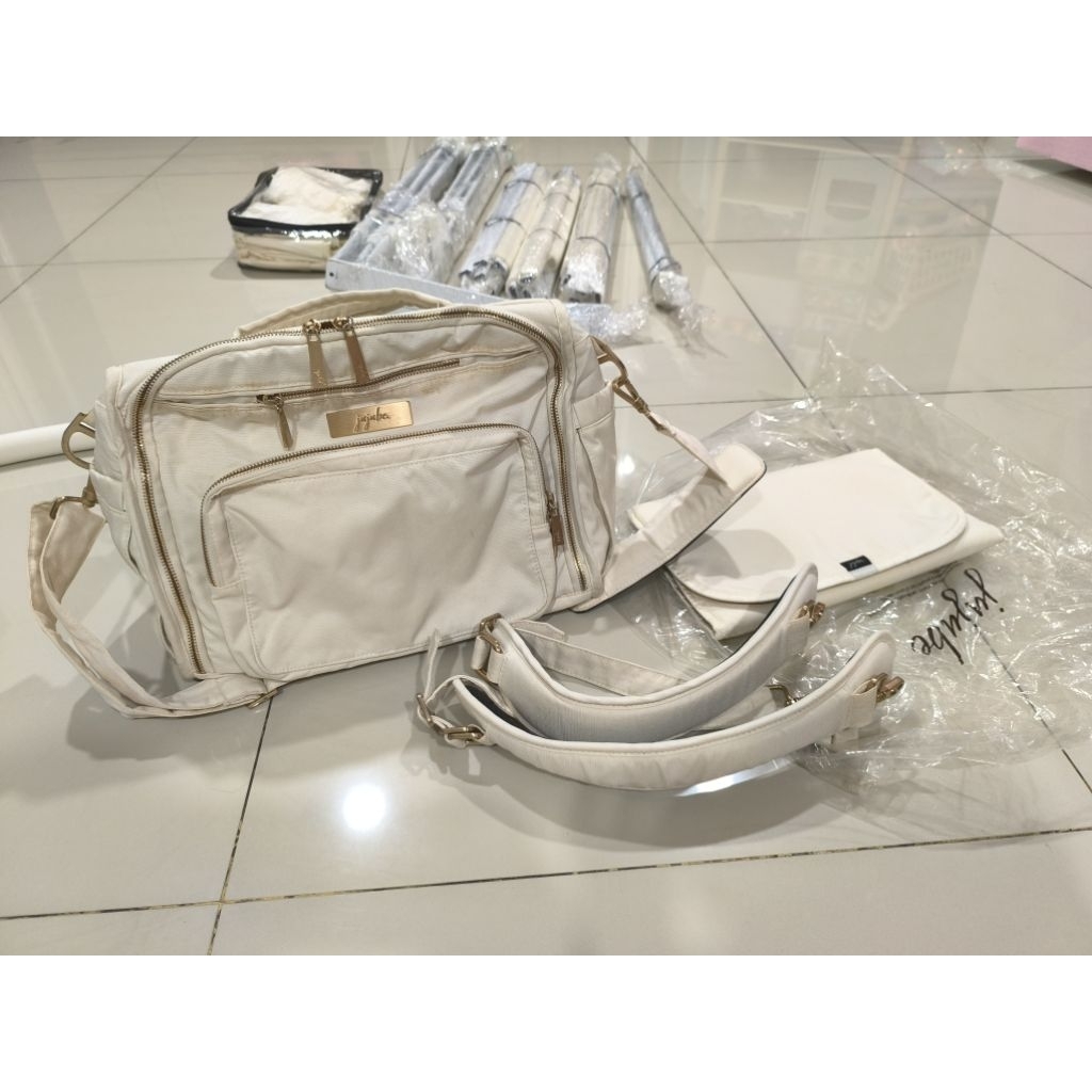 preloved JUJUBE B.F.F. diaper bag warna linen