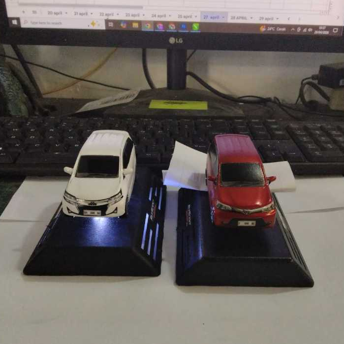 (AVANZA veloz ty2016 - 2021) Skala 1 : 45 Resin Crystal 13x8cm Pajangan Interior Miniatur Mobil