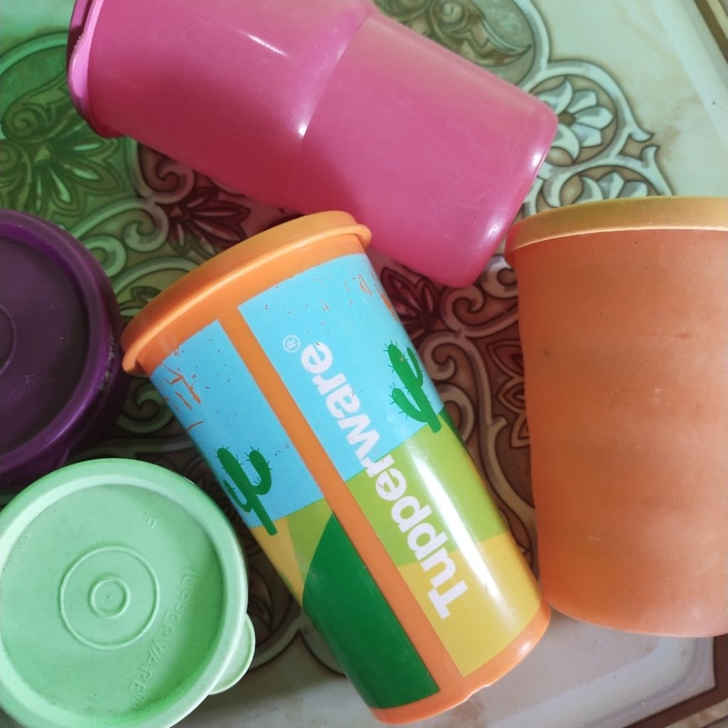 Tupperware bertutup second