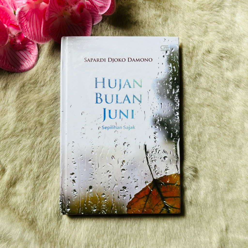 Buku Puisi Hujan Bulan Juni by Sapardi Djoko Damono