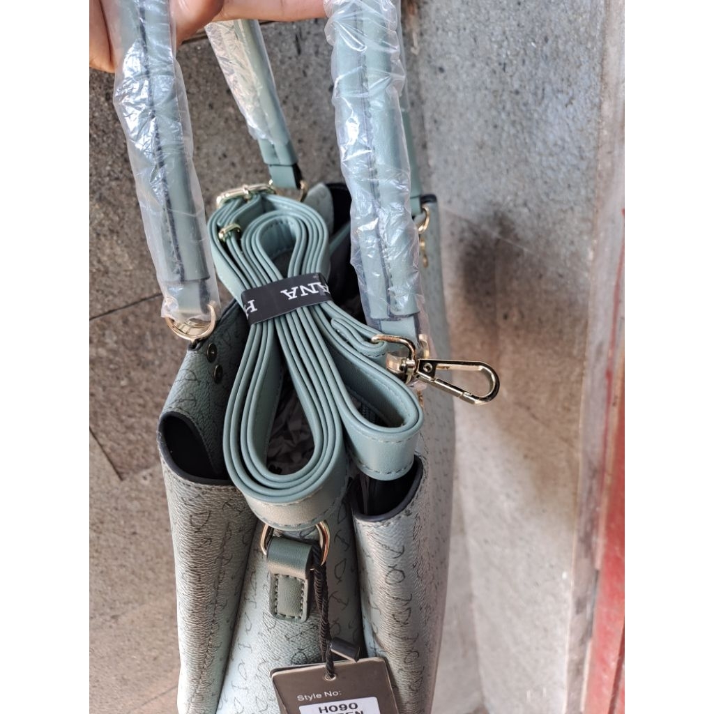 tas selempang hana