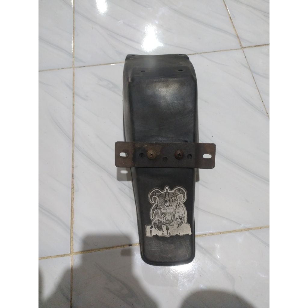 spakbor belakang RC110 SUZUKI RC 110 CRYSTAL ORIGINAL