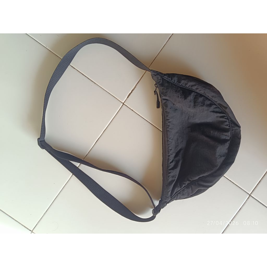 Tas Selempang Uniqlo