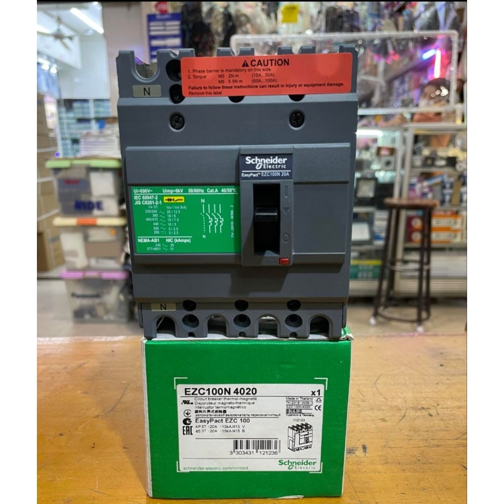MCCB EZC 100N  4P. 40A Schneider
