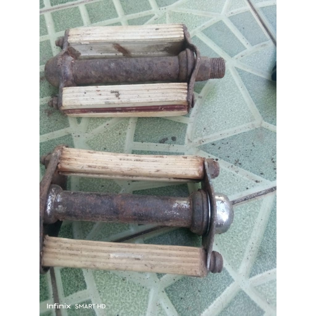 PEDAL PUTIH SEPEDA ONTHEL,PEDAL SEPEDA LAWAS