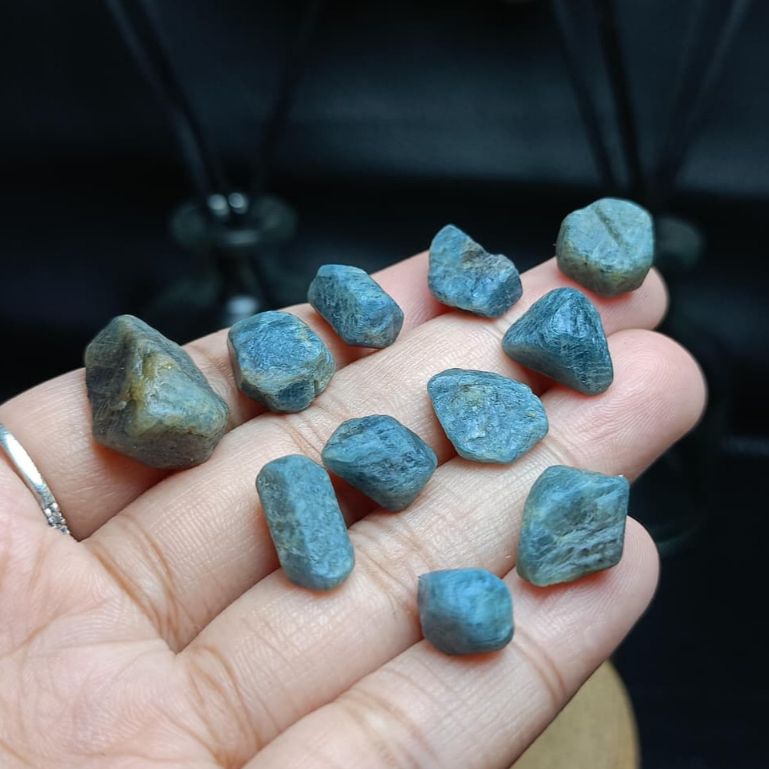 Natural Blue Sapphire rough (2)