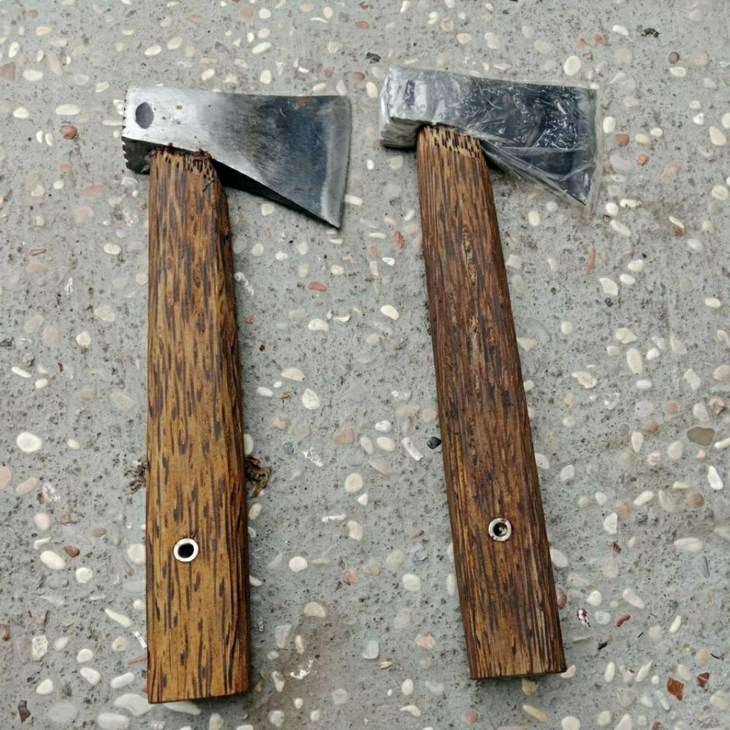Kampak Besi Baja Asli Sipuh Kapak Potong Kayu Multifungsi Gagang Ruyung ( kapak mini )