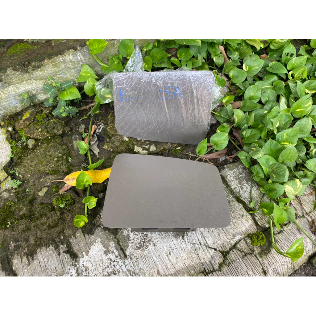 cover airbag penumpang Ertiga
