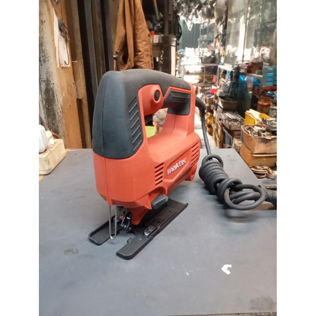 Mesin Jigsaw Kayu MT 431 merk Maktek (bekas)